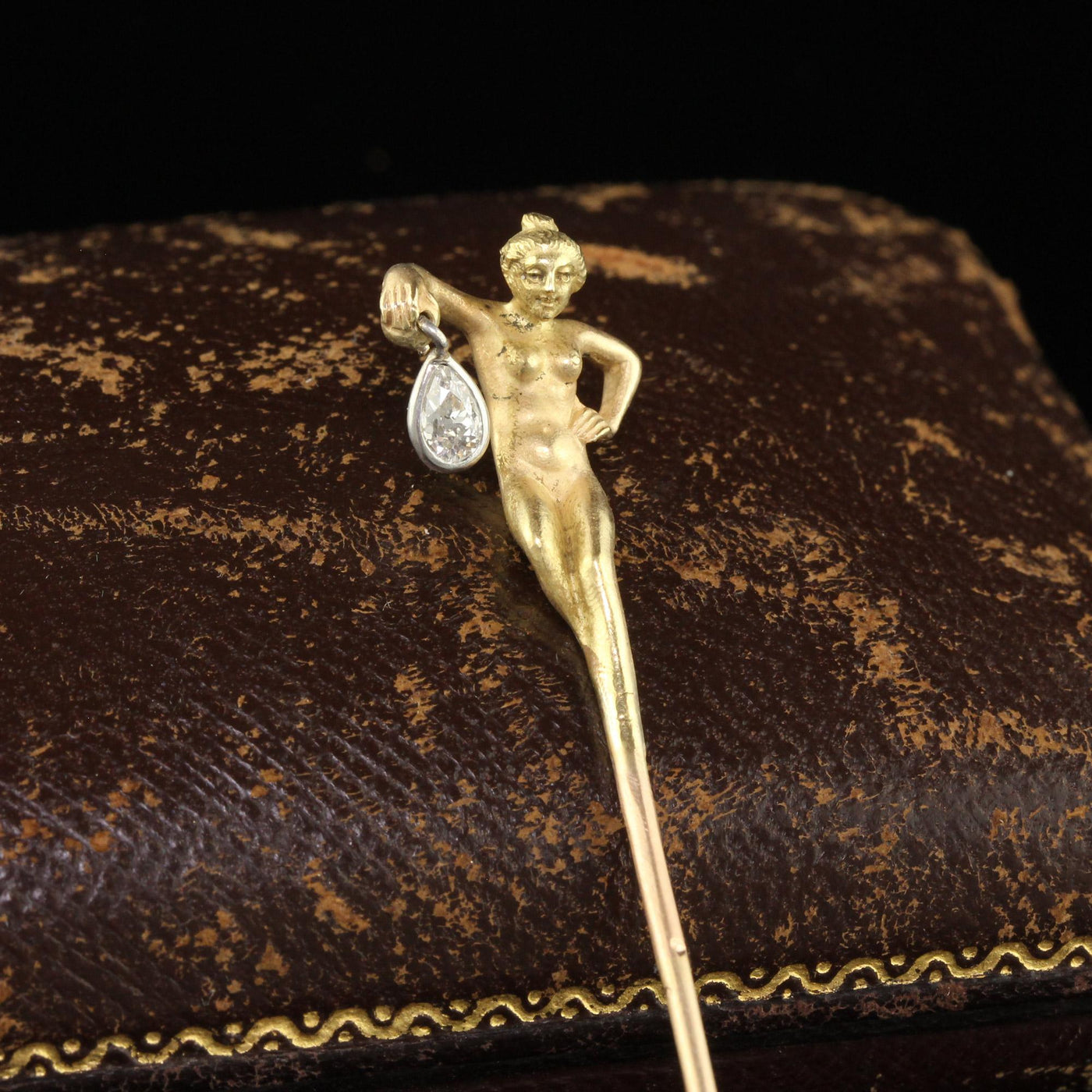 Antique Art Deco French 18K Yellow Gold Old Pear Diamond Lorette Woman Stick Pin