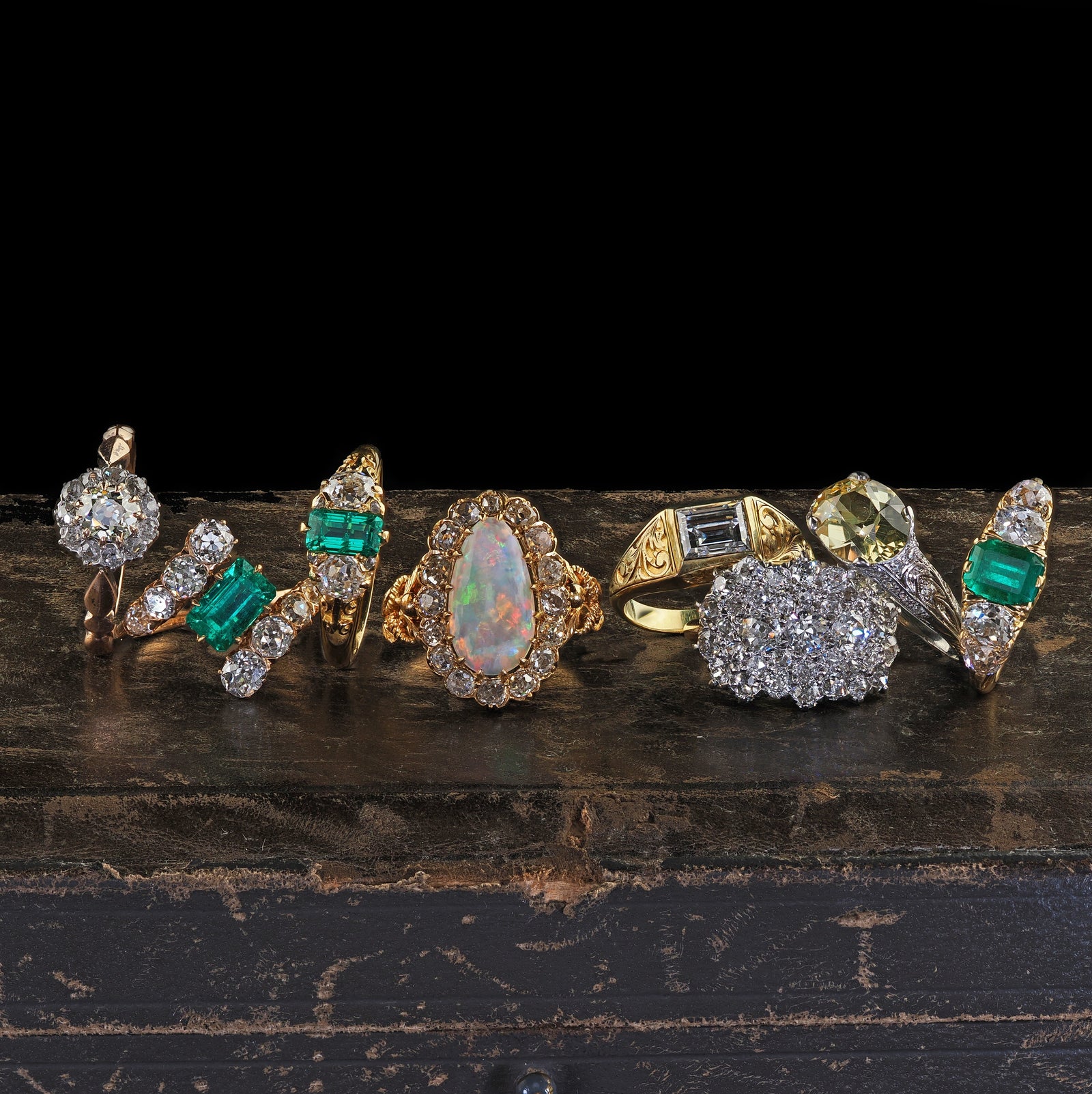 Why is antique jewelry so popular today?