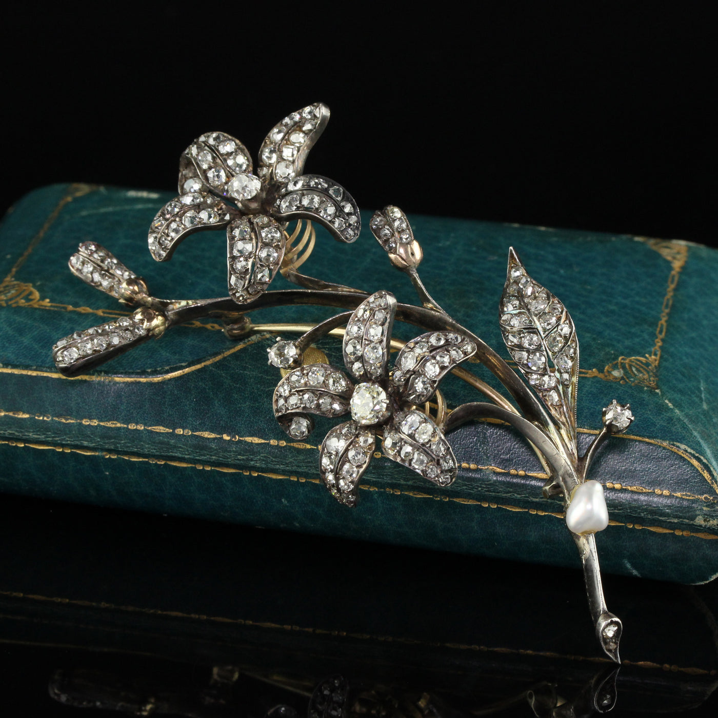 Antique Victorian 14K Yellow Gold Silver Top Old Mine Diamond En Tremblant Pin
