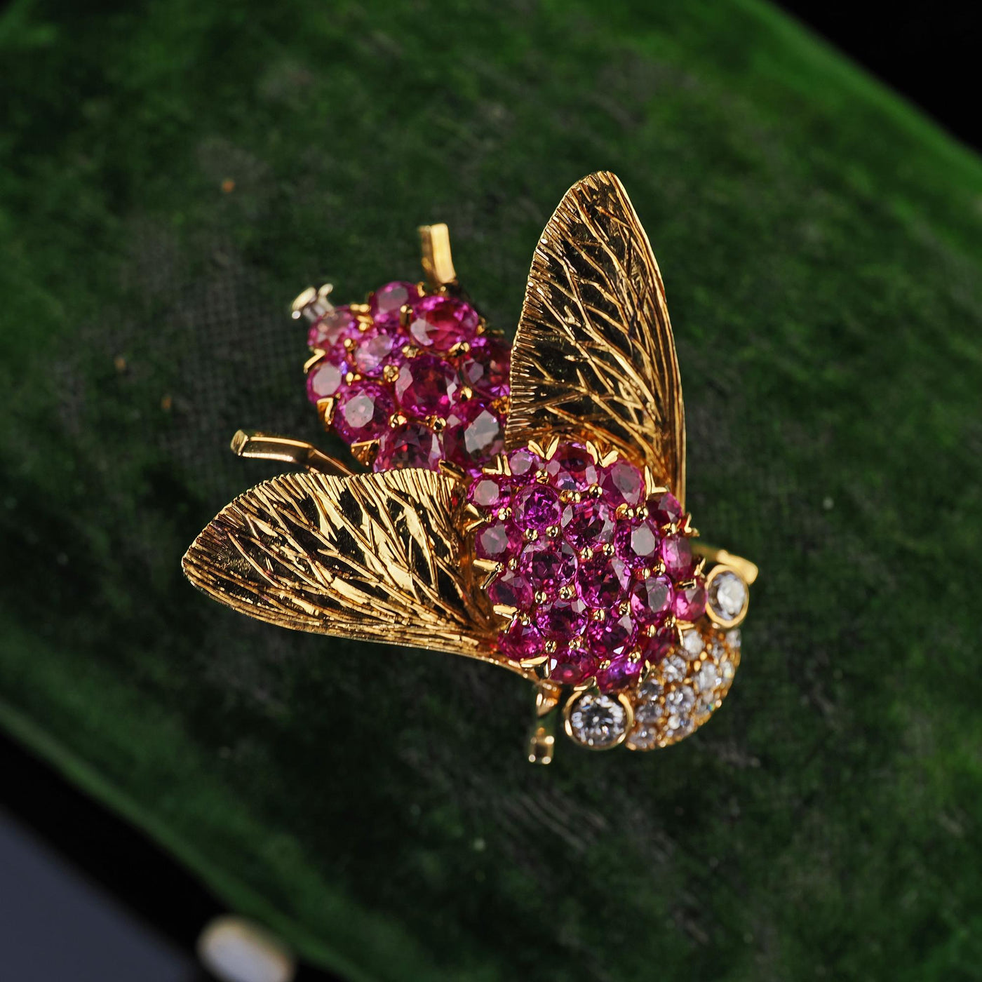 Vintage Estate 18K Yellow Gold Burmese Sapphire and Diamond Bumble Bee Pin