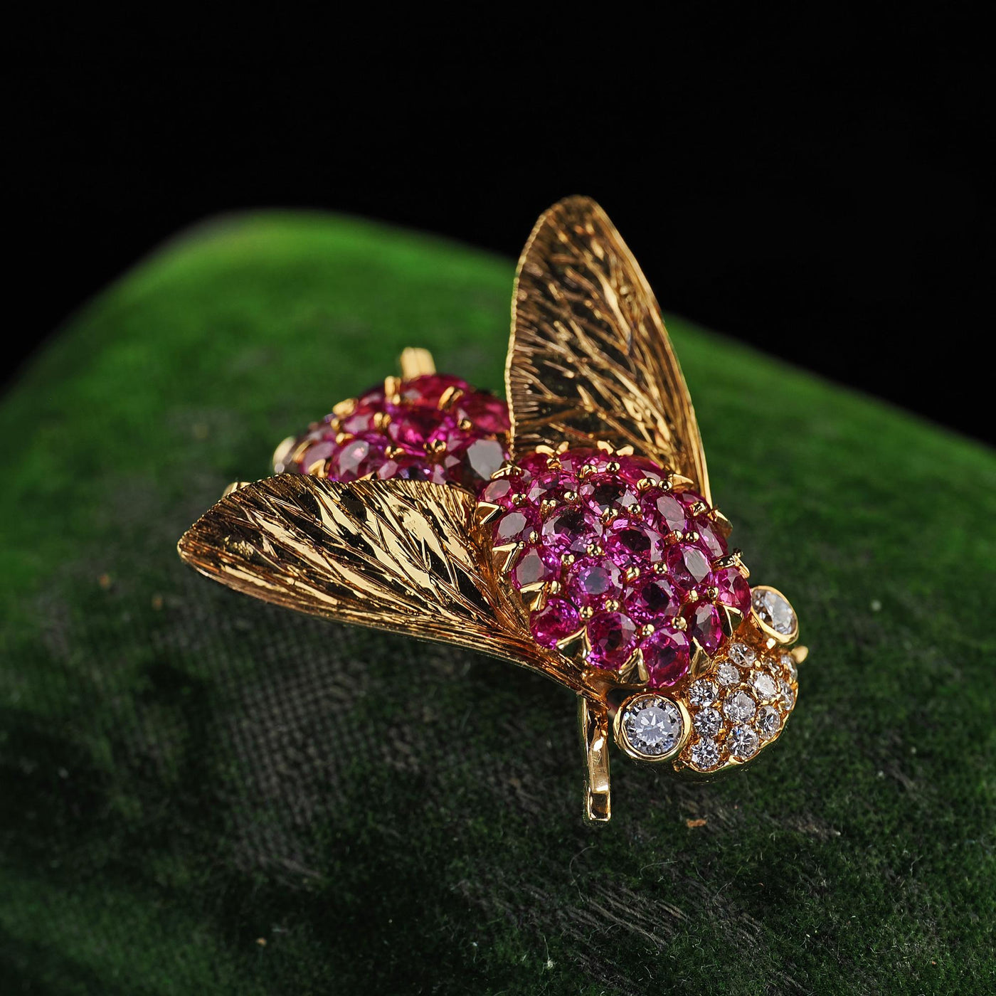 Vintage Estate 18K Yellow Gold Burmese Sapphire and Diamond Bumble Bee Pin