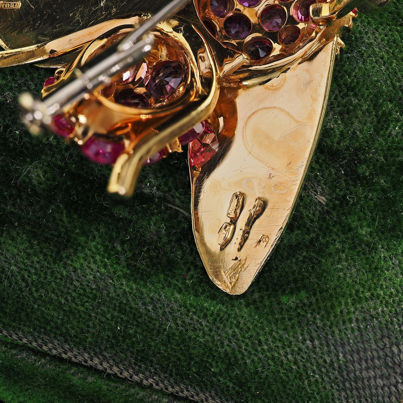 Vintage Estate 18K Yellow Gold Burmese Sapphire and Diamond Bumble Bee Pin