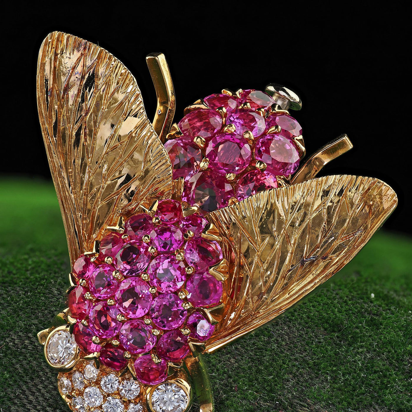 Vintage Estate 18K Yellow Gold Burmese Sapphire and Diamond Bumble Bee Pin