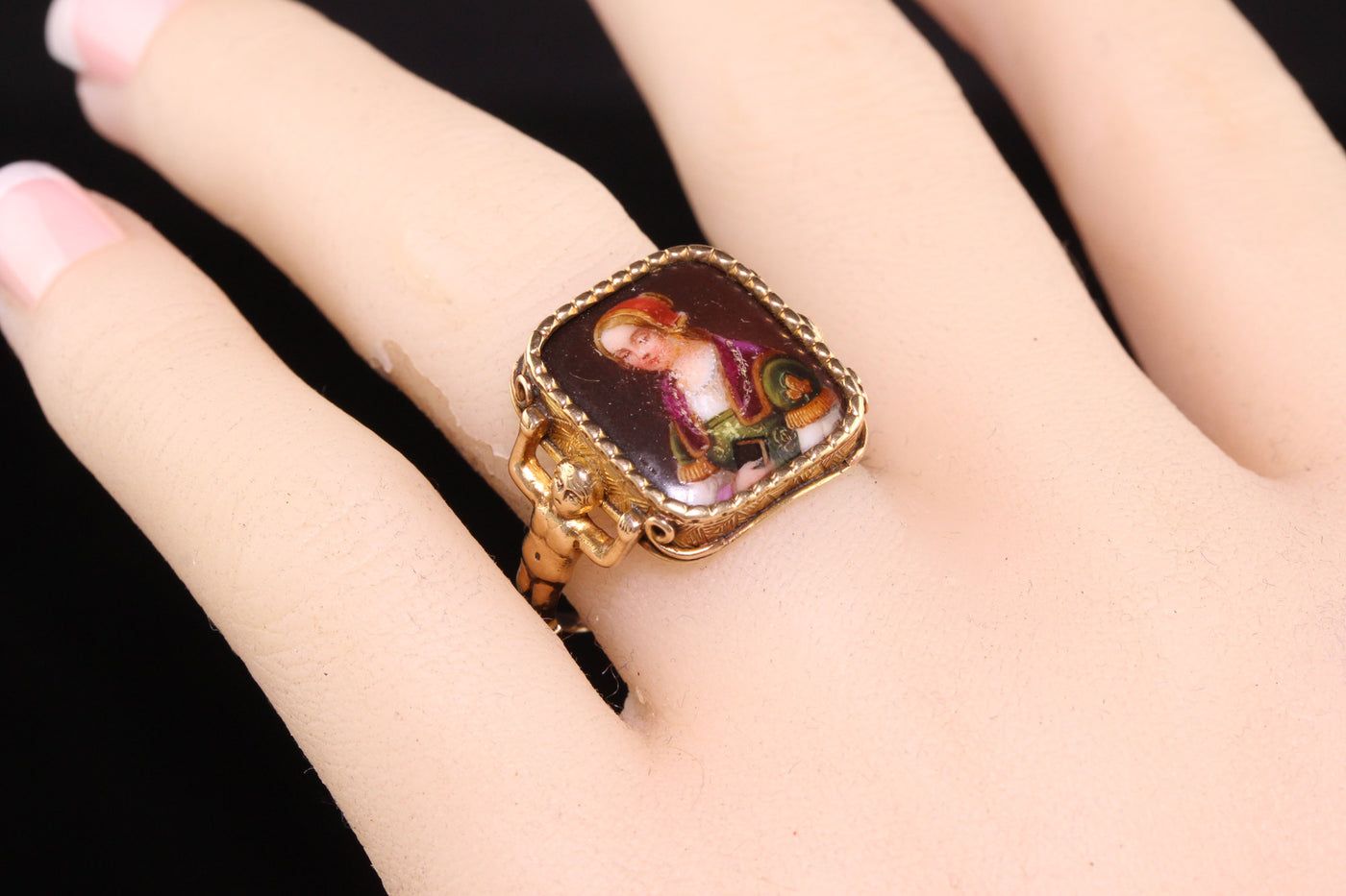 Antique Victorian 14K Yellow Gold Unique Portrait Engraved Ring