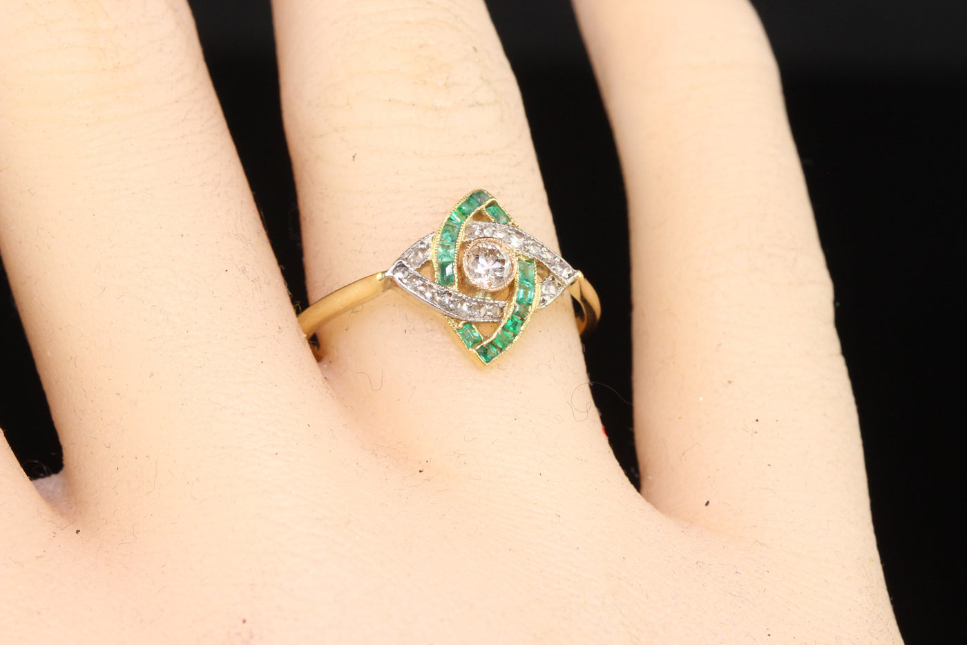 Antique Art Deco 18K Yellow Gold Old Cut Diamond and Emerald Pattern Ring