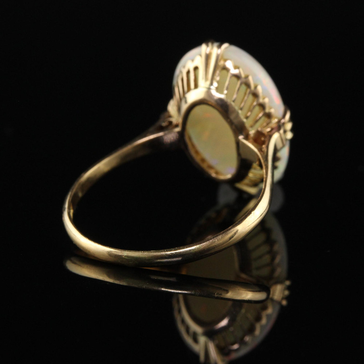 Antique Art Deco 18K Yellow Gold Natural Cabochon Opal Filigree Ring