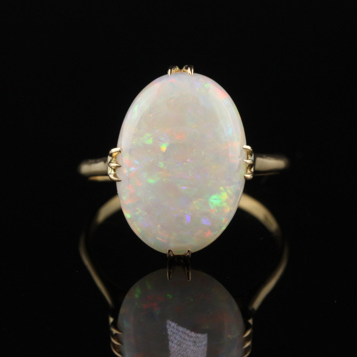 Antique Art Deco 18K Yellow Gold Natural Cabochon Opal Filigree Ring