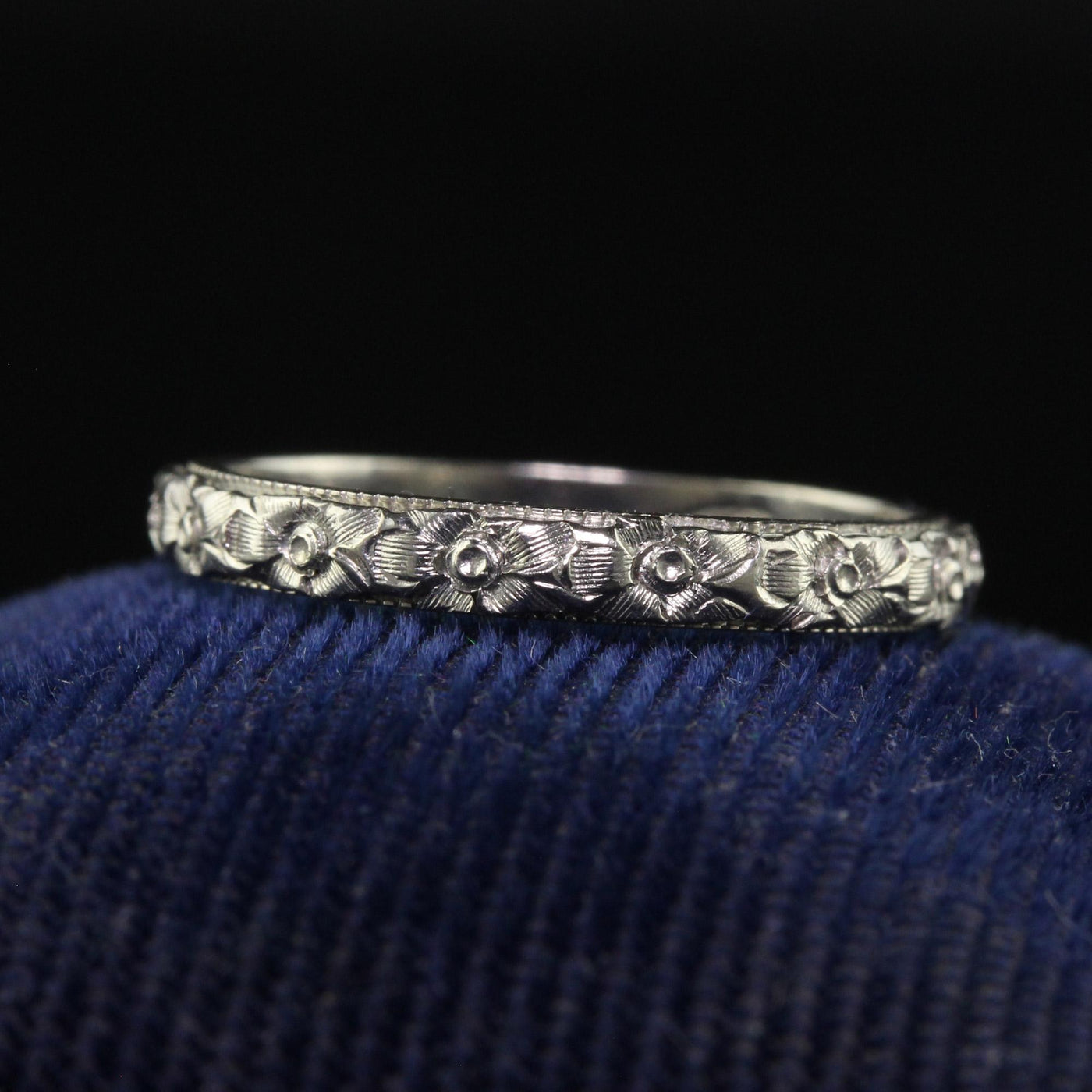 Antique Art Deco 18K White Gold Blossom Engraved Wedding Band - Size 5 1/4