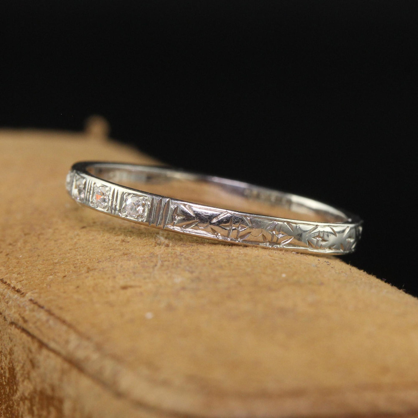 Antique Art Deco 18K White Gold Single Cut Diamond Engraved Band - Size 5 1/2