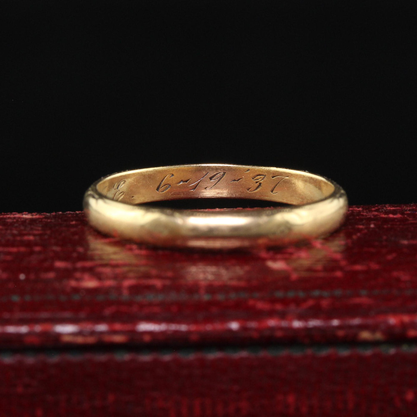 Antique Art Deco 14K Yellow Gold Engraved Wedding Band - Size 10