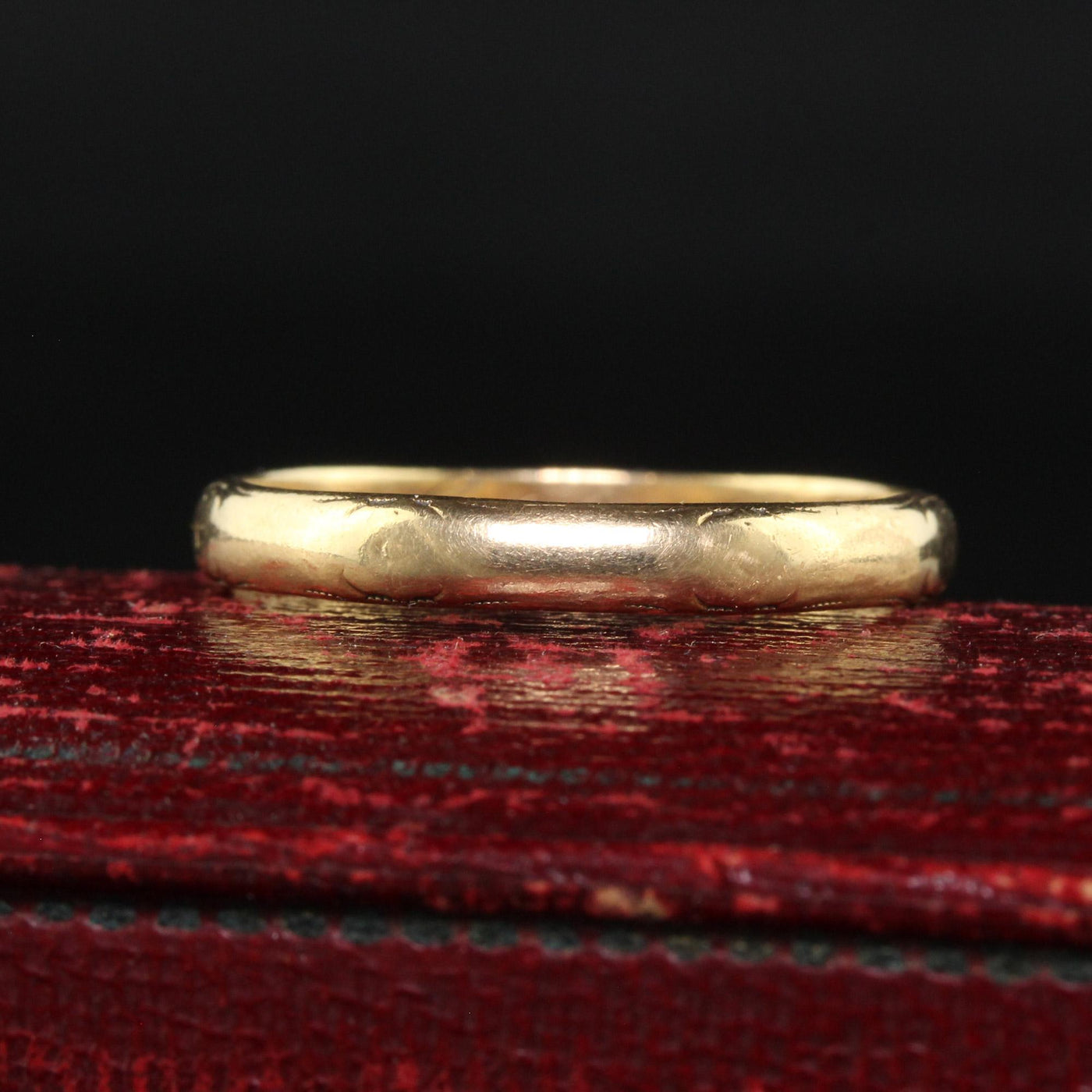 Antique Art Deco 14K Yellow Gold Engraved Wedding Band - Size 10