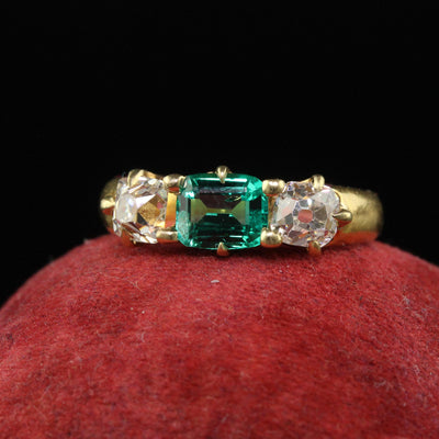 Antique Victorian 18K Yellow Gold Peruzzi Cut Diamond Emerald Three Stone Ring