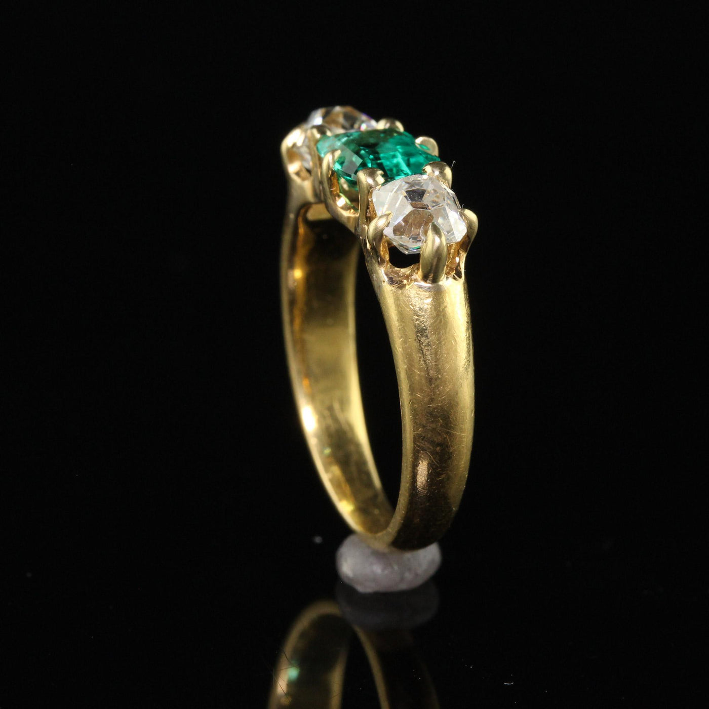 Antique Victorian 18K Yellow Gold Peruzzi Cut Diamond Emerald Three Stone Ring