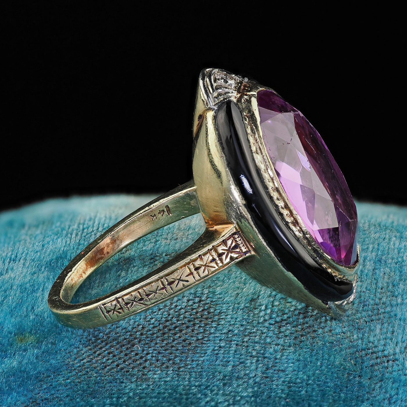 Antique Art Deco 14K Yellow Gold Amethyst and Onyx Engraved Cocktail Ring