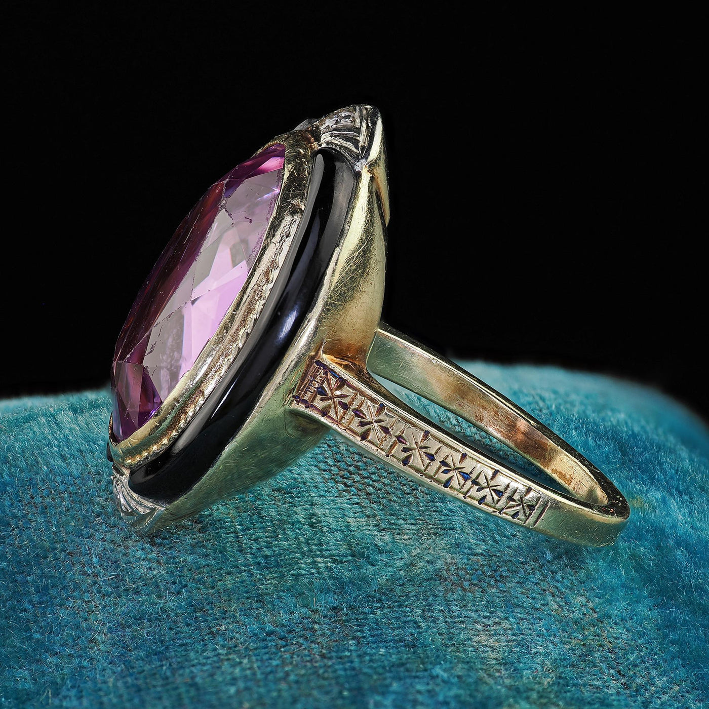 Antique Art Deco 14K Yellow Gold Amethyst and Onyx Engraved Cocktail Ring