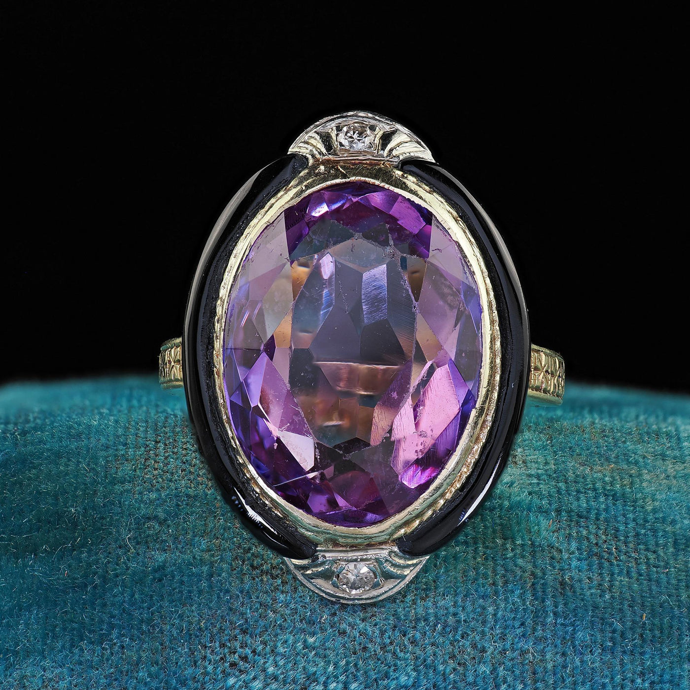 Antique Art Deco 14K Yellow Gold Amethyst and Onyx Engraved Cocktail Ring