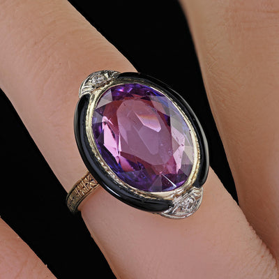 Antique Art Deco 14K Yellow Gold Amethyst and Onyx Engraved Cocktail Ring