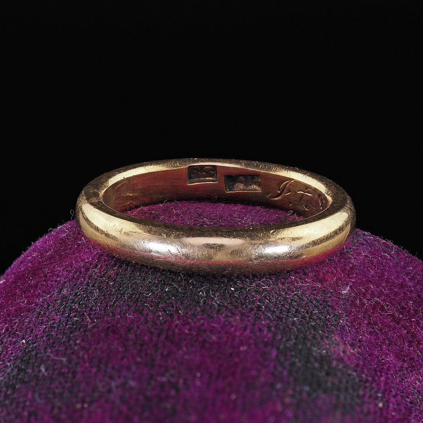 Antique Art Deco 14K Yellow Gold Classic Engraved Wedding Band - Circa 1914