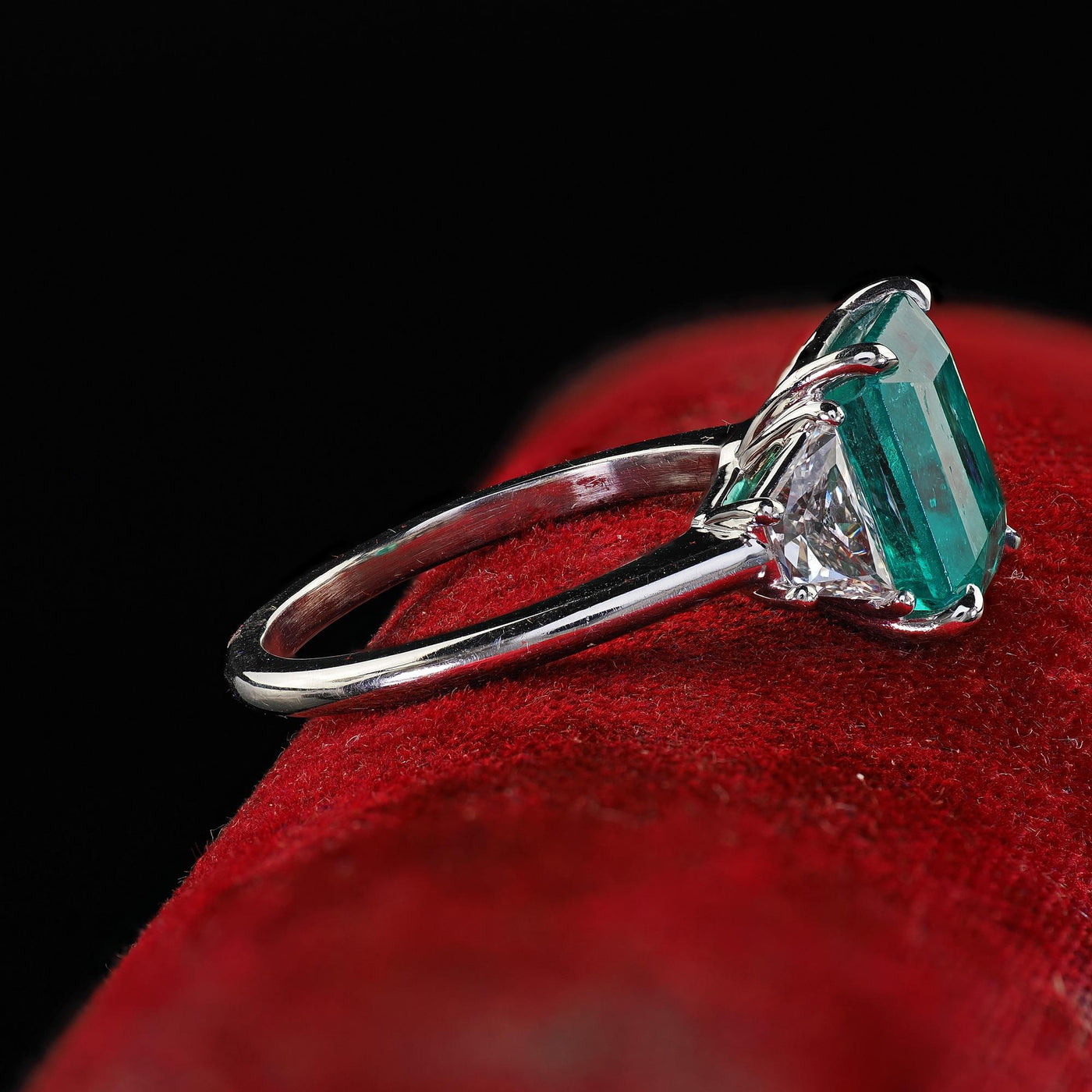 Estate Contemporary Platinum Colombian Emerald Diamond Three Stone Ring - GIA