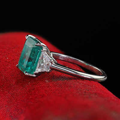 Estate Contemporary Platinum Colombian Emerald Diamond Three Stone Ring - GIA