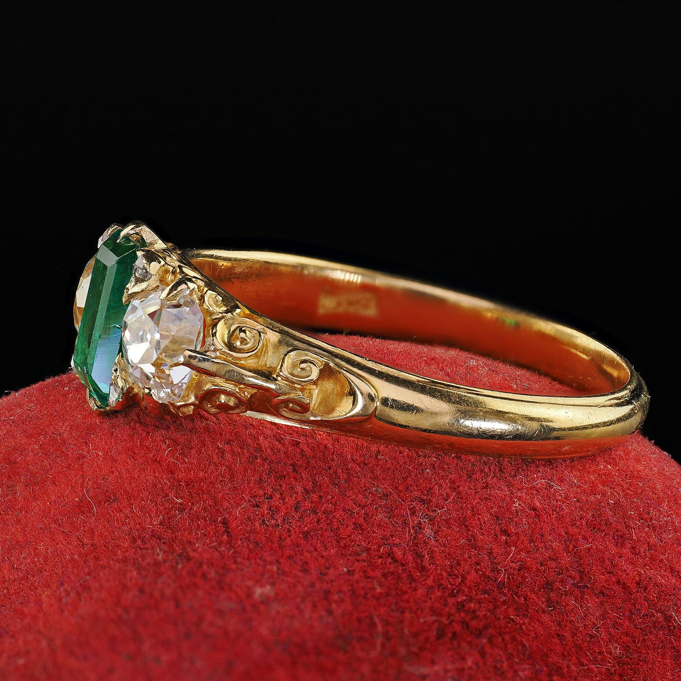 Antique Victorian 18K Yellow Gold Old Mine Diamond and Colombian Emerald Ring