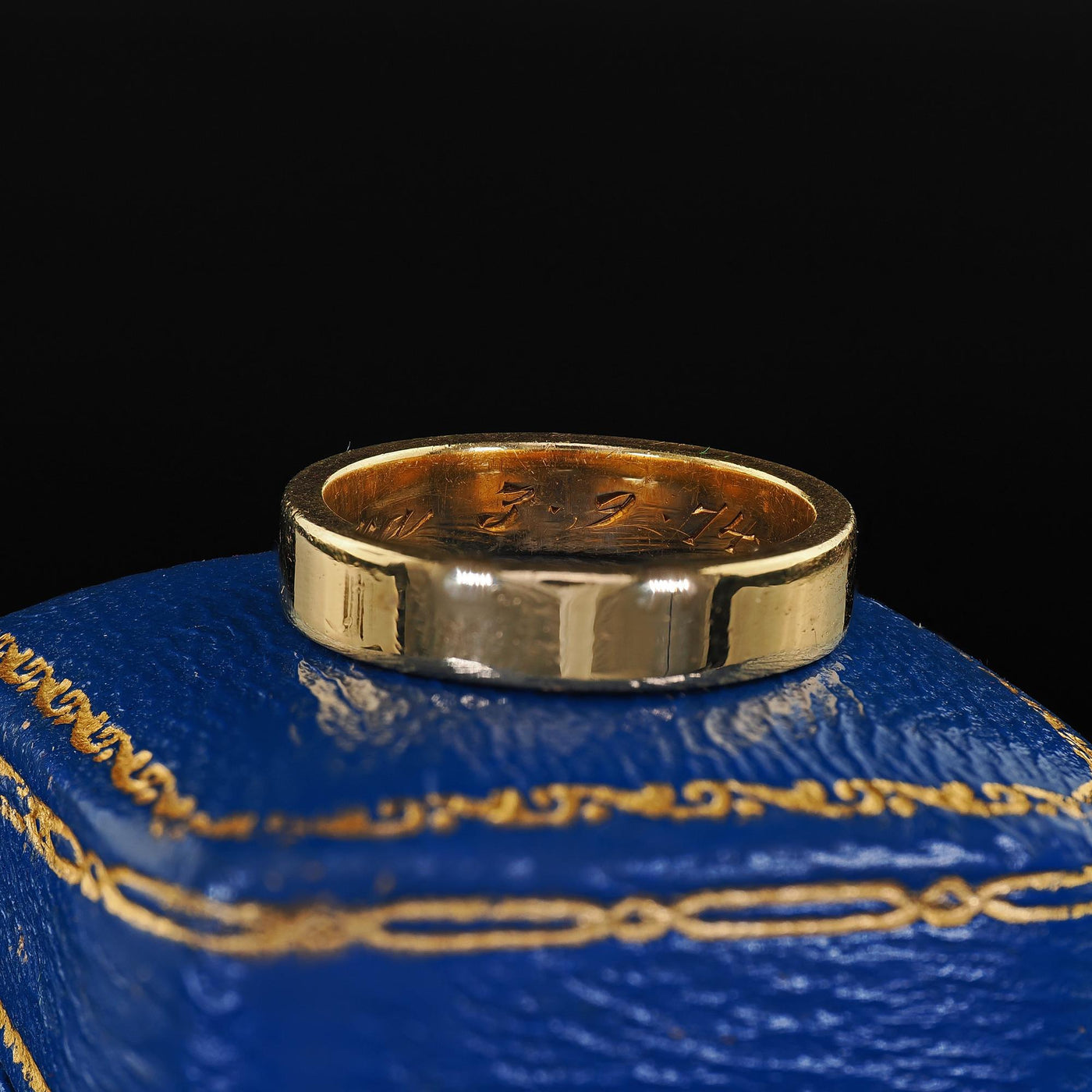 Vintage Retro Tiffany and Co 18K Yellow Gold Engraved Wedding Band - Size 5