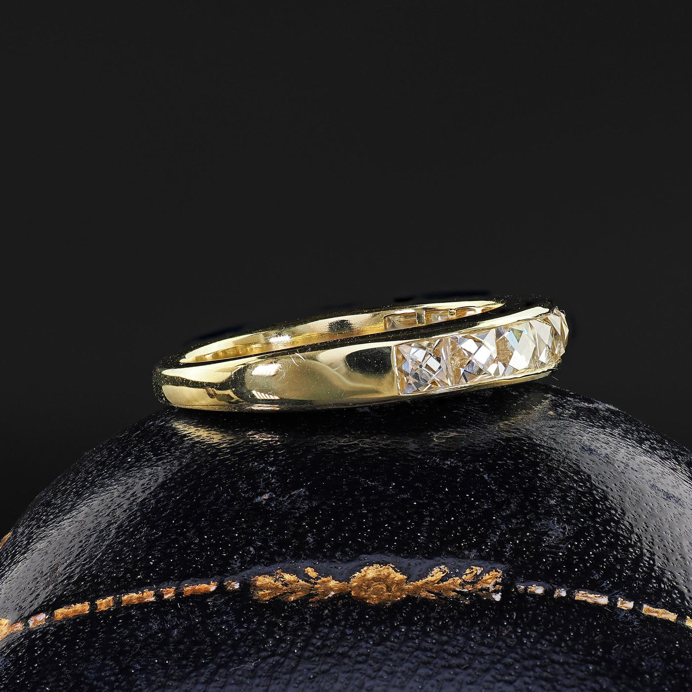 Contemporary 18K Yellow Gold Reclaimed French Cut Diamond Band Ring - Size 6