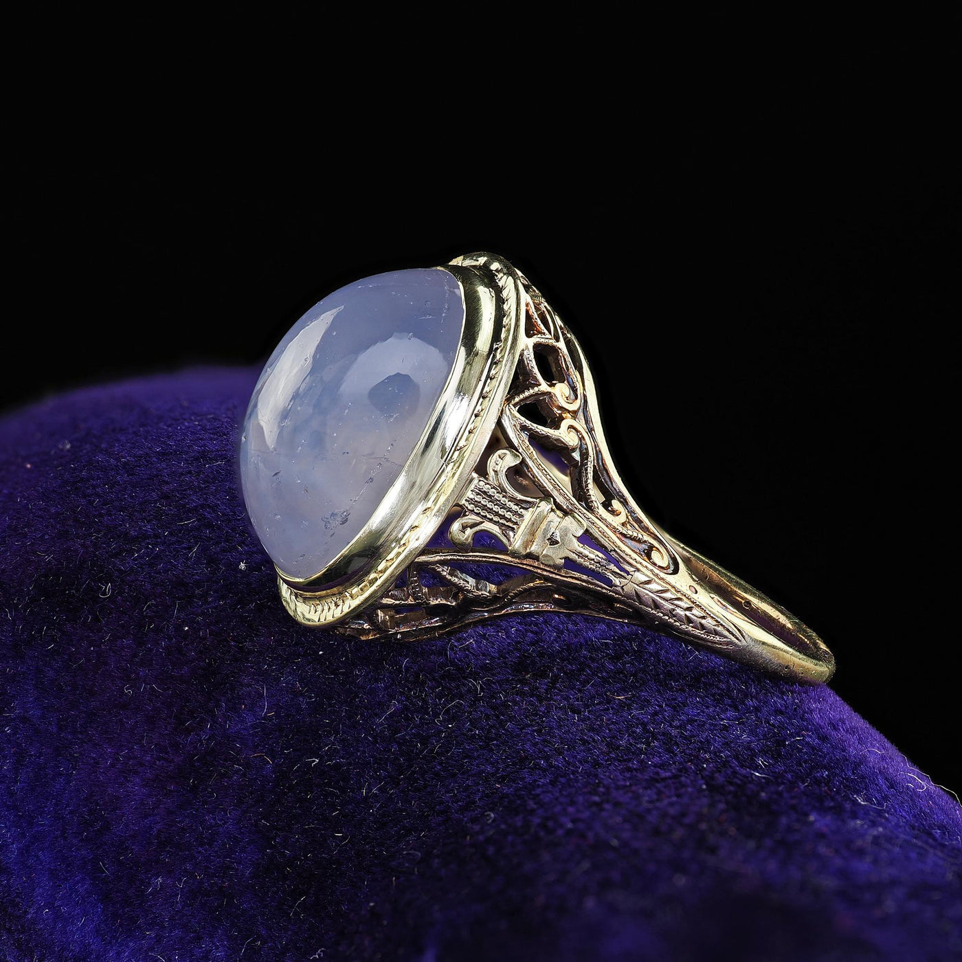 Antique Art Deco 14K Yellow Gold Natural Cabochon Star Sapphire Filigree Ring