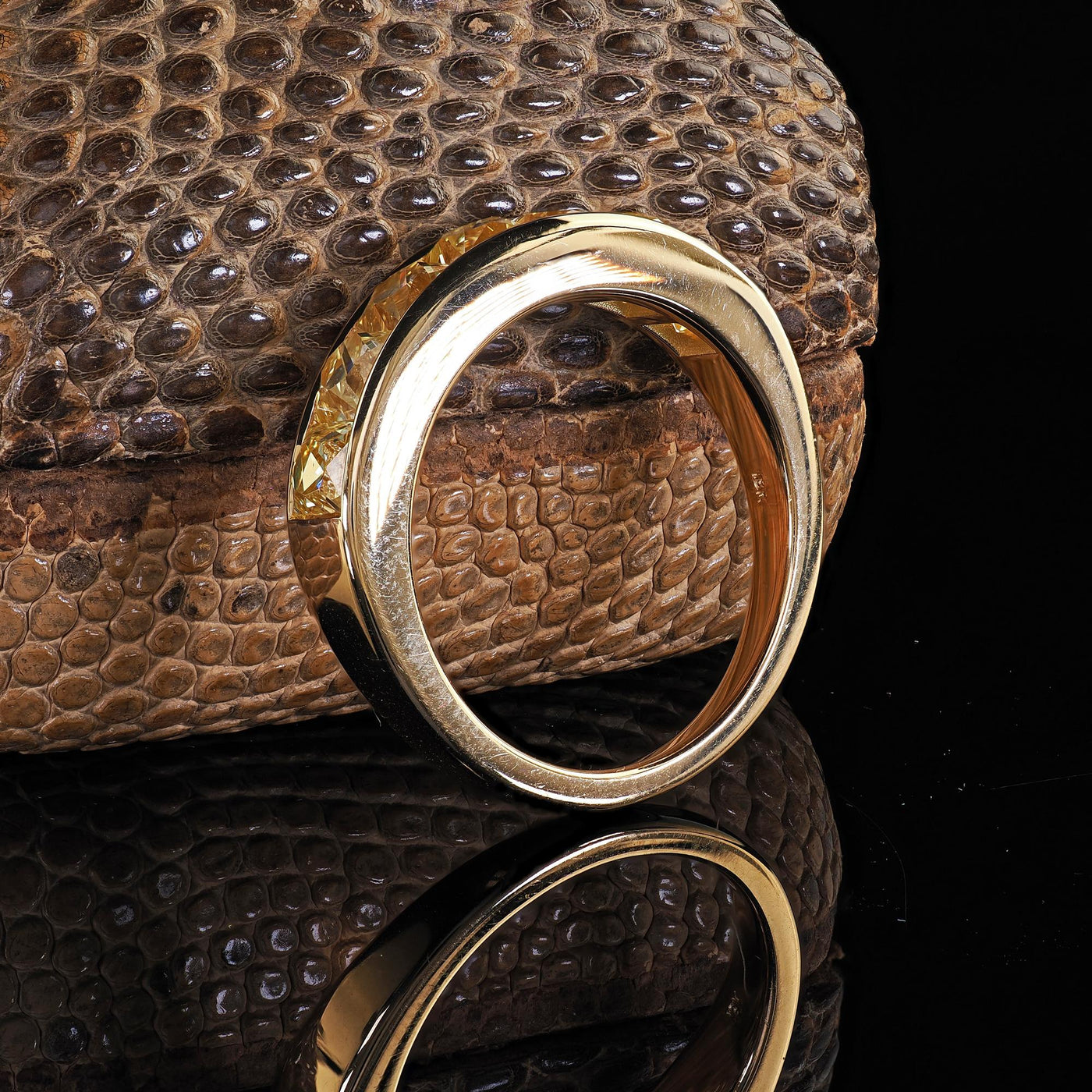 Contemporary 18K Yellow Gold Reclaimed Yellow French Cut Diamond Wedding Band