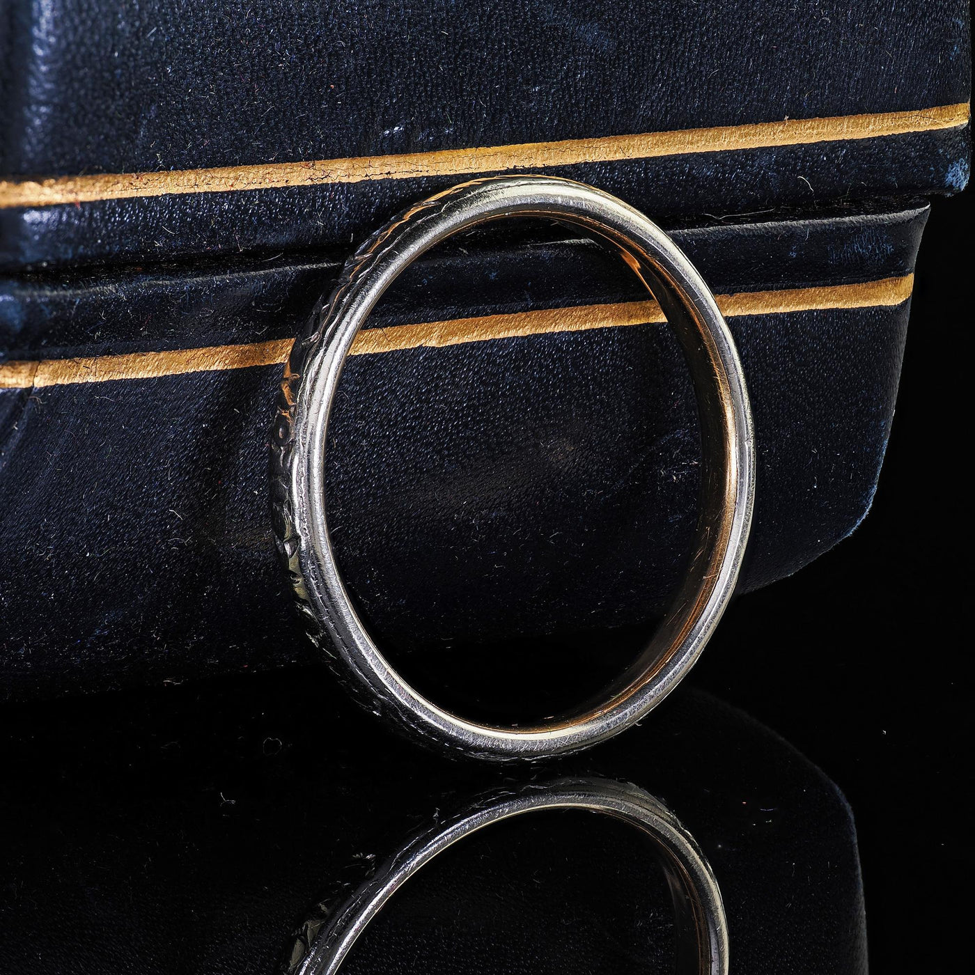 Antique Art Deco Woods and Sons 18K Two Tone Gold Engraved Wedding Band - Size 7