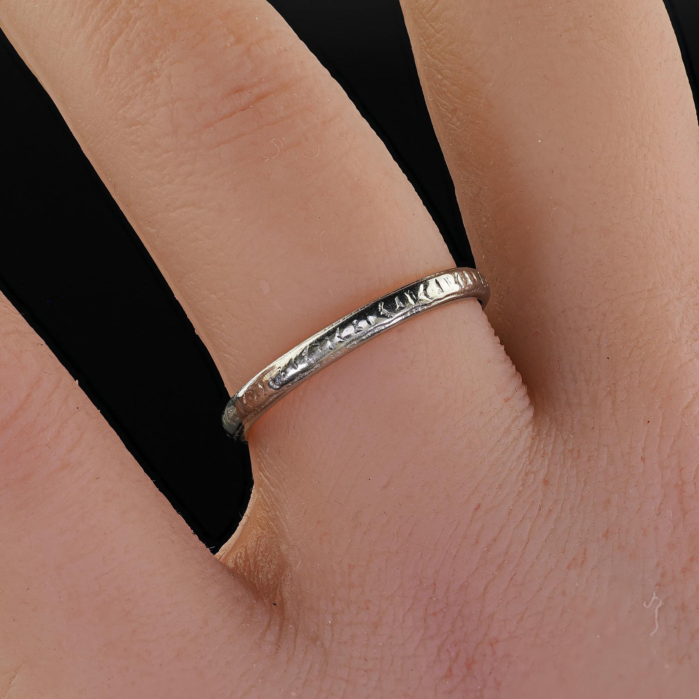 Antique Art Deco Woods and Sons 18K Two Tone Gold Engraved Wedding Band - Size 7