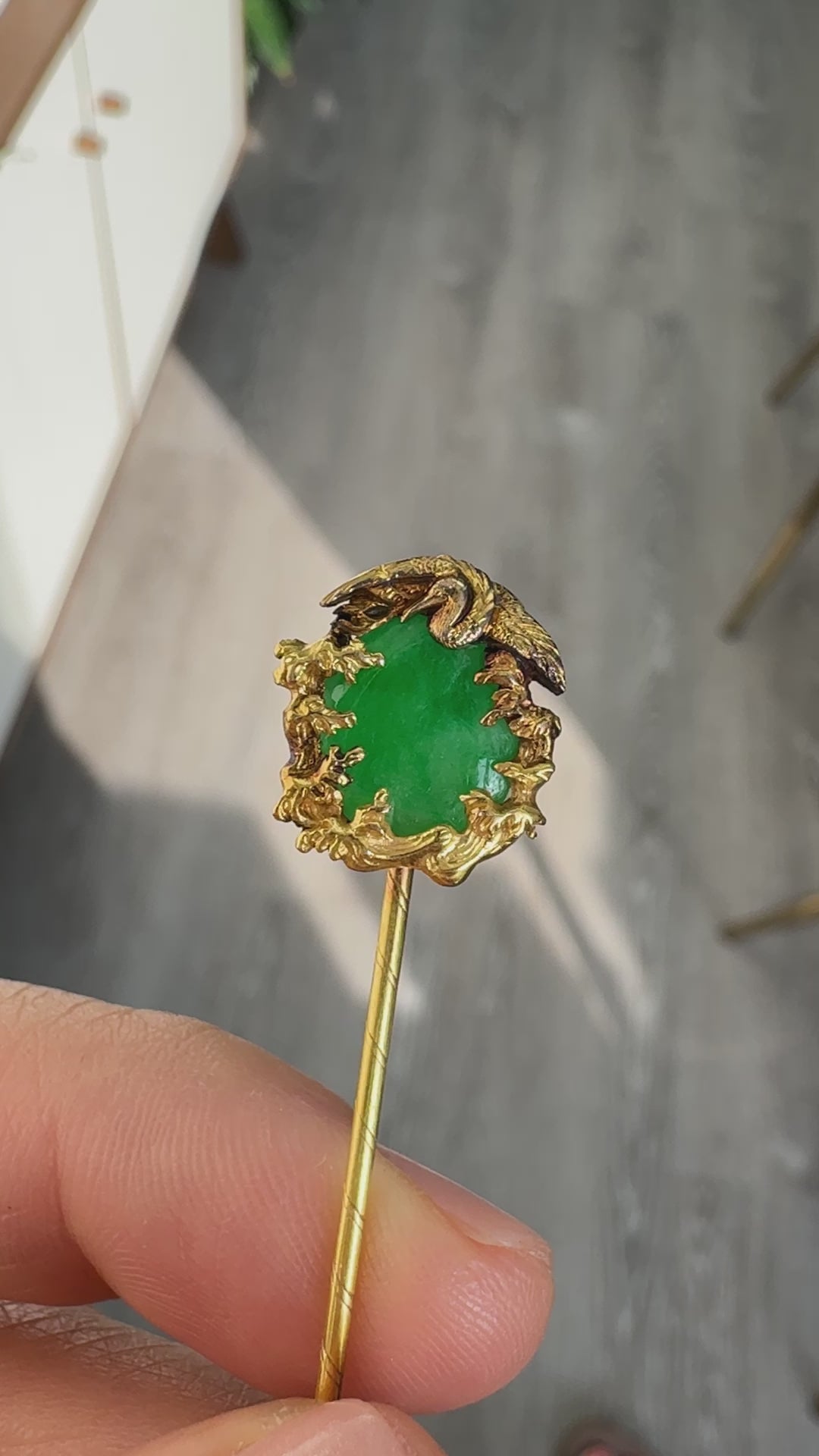 Vintage Mid Century 18K Yellow Gold Natural Jade Crane Stick Pin