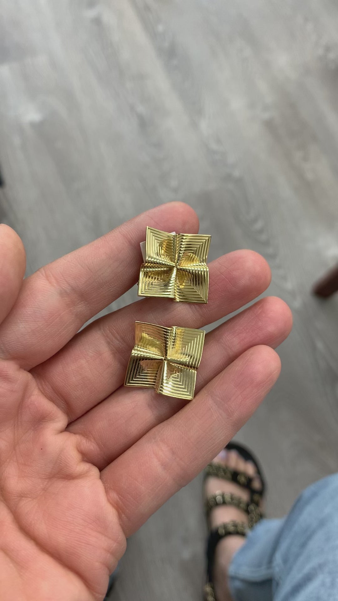 Vintage Retro 14K Yellow Gold Origami Pin Wheel Earrings