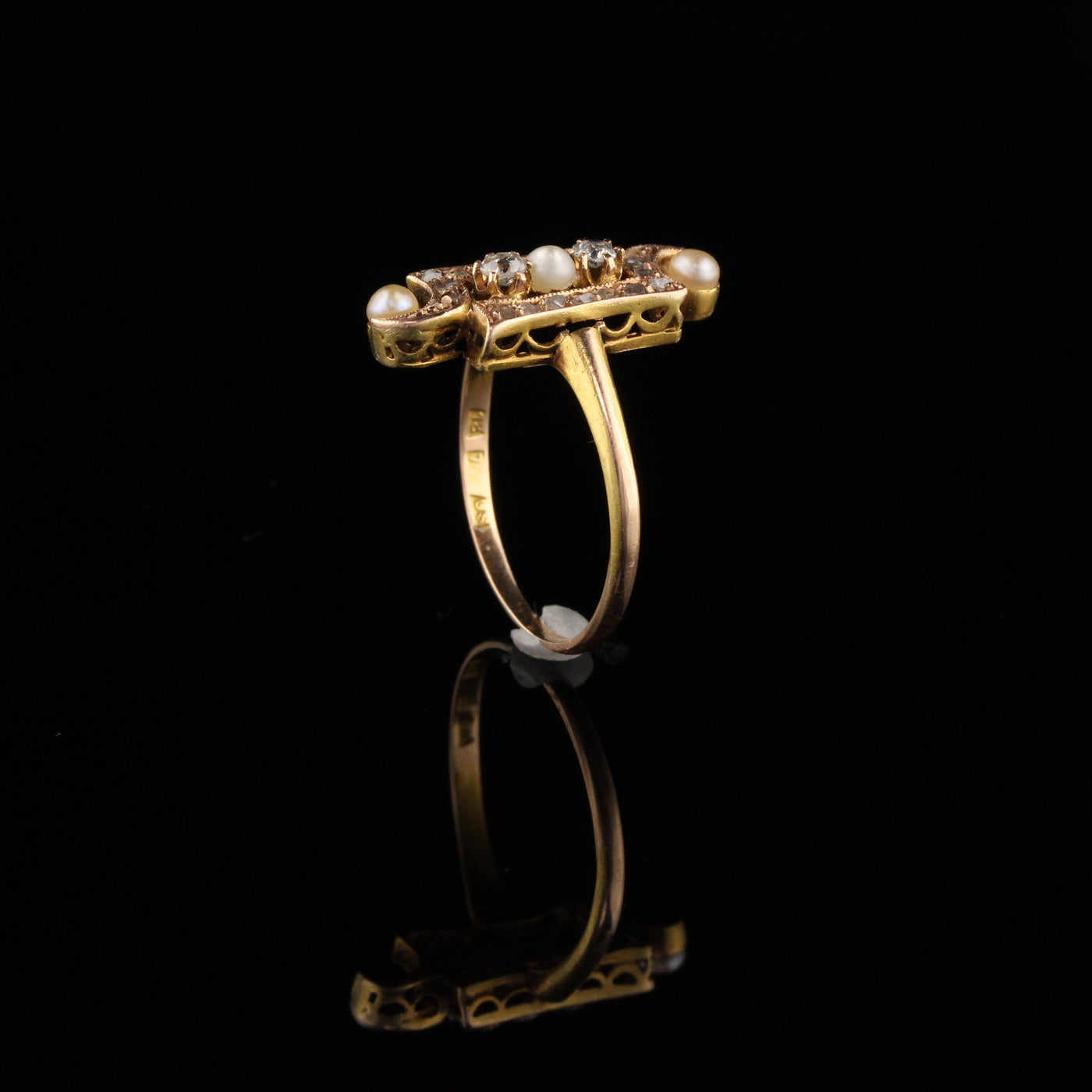 Antique Victorian 18K Yellow Gold Pearl and Rose Cut Diamond Ring