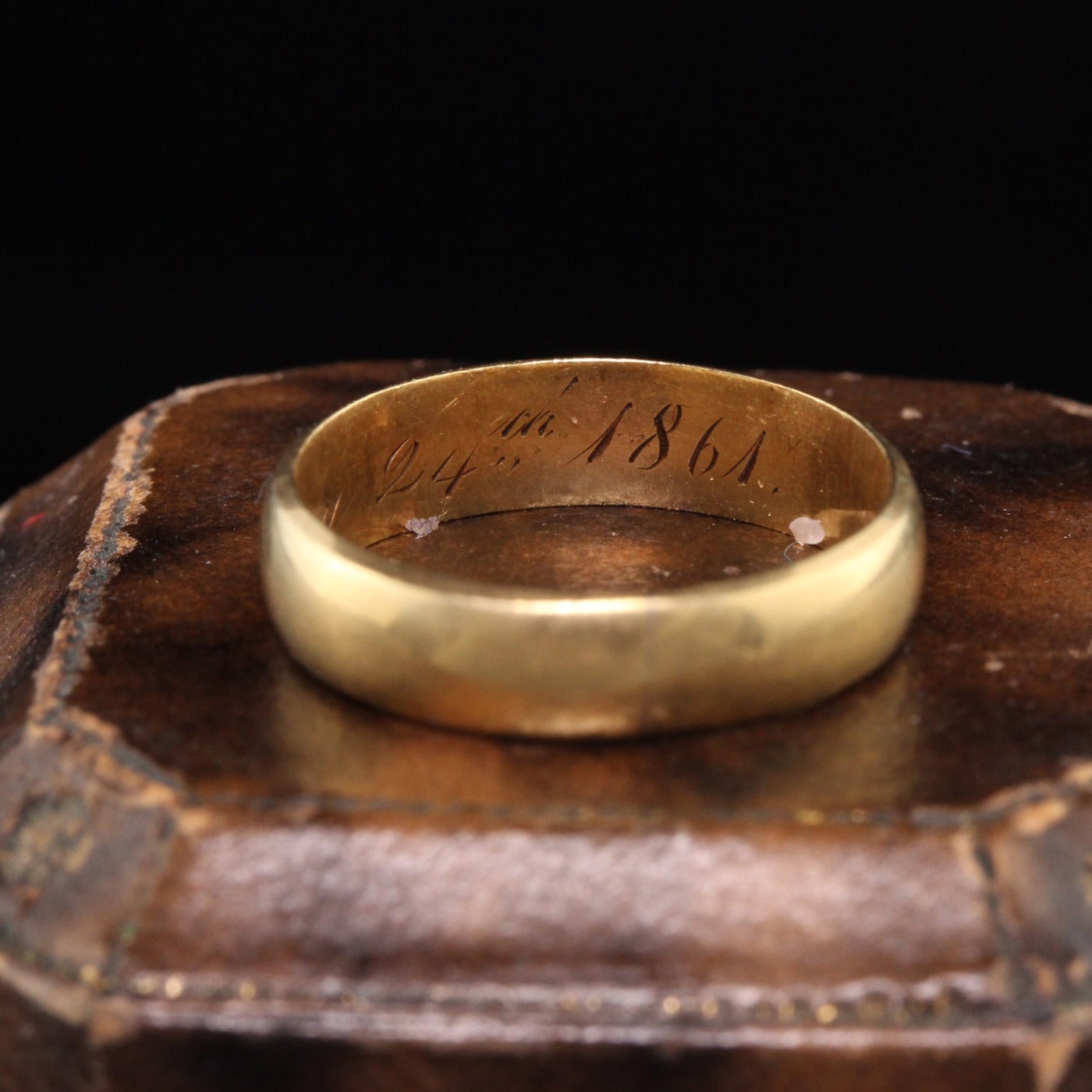 Antique Victorian 18K Yellow Gold Engraved Wedding Band - Size 4 3/4