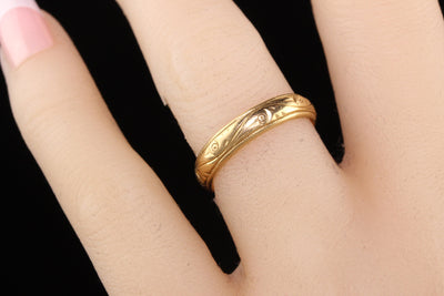 Antique Victorian 18K Yellow Gold Engraved Wedding Band - Size 6 1/4