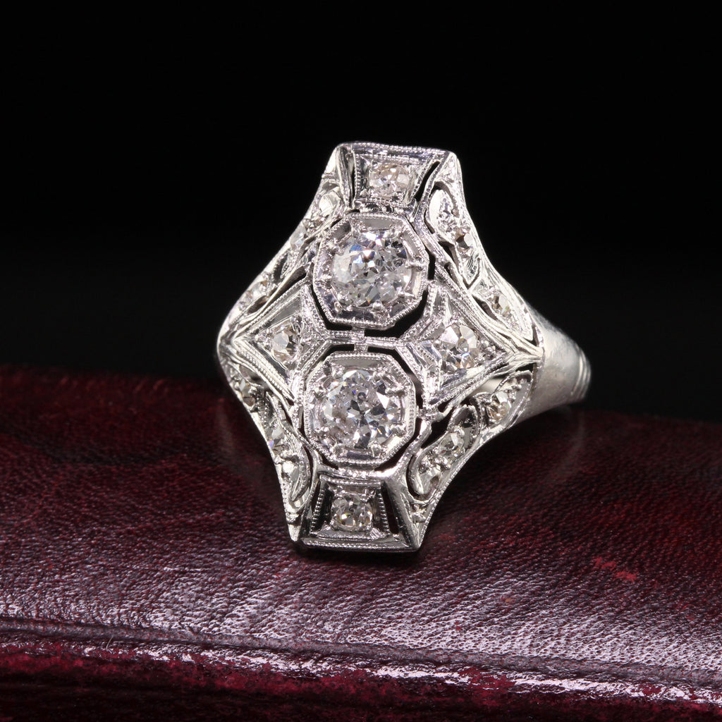 「高評価！」注目のレビュ Antique Art Shield Filigree Diamond Stone Two Platinum Deco アクセサリー