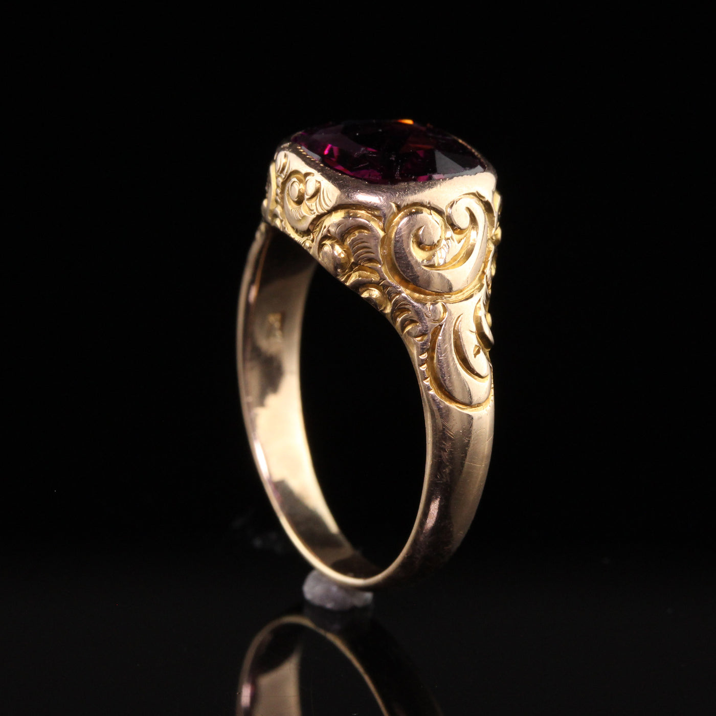 Antique Victorian 12K Yellow Gold Engraved Rhodolite Garnet Ring