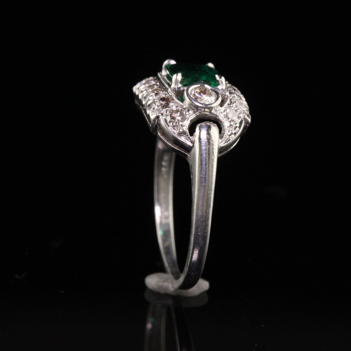 Antique Art Deco Platinum Natural Emerald Diamond Engagement Ring